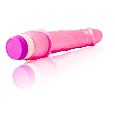 Vibrador cor-de-rosa com base roxa sobre fundo branco.