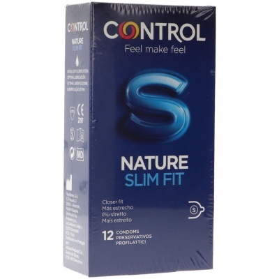 Caixa azul de preservativos CONTROL NATURE SLIM FIT, 12 unidades.
