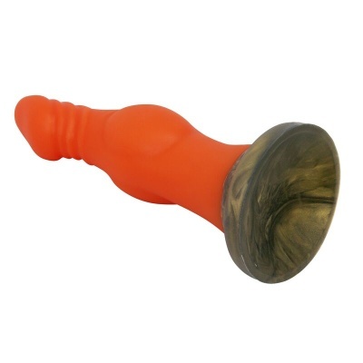 Objeto laranja com base larga cinza escuro