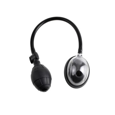 Bomba de borracha preta com peça metálica ovalada reflexiva e mangueira flexível