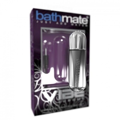 Dispositivo prateado com embalagem roxa e preta com o texto bathmate
