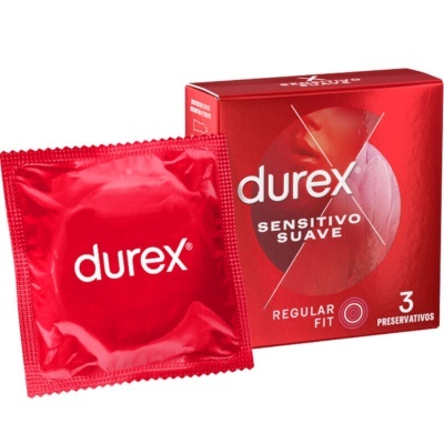 Embalagem e preservativo Durex Sensitivo Suave vermelho com textos brancos e rosa.