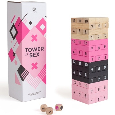 Jogo Tower of Sex com blocos de madeira numerados e dois dados, ao lado da caixa do jogo