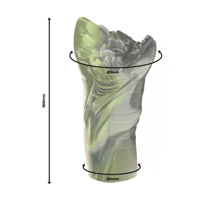 Escultura verde em vidro fosco com 180mm de altura e 80mm de largura no topo