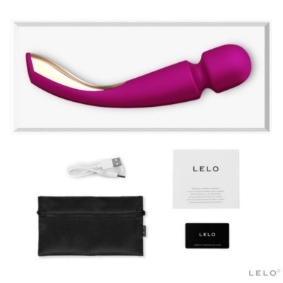 vibrador roxo com detalhes dourados e acessórios