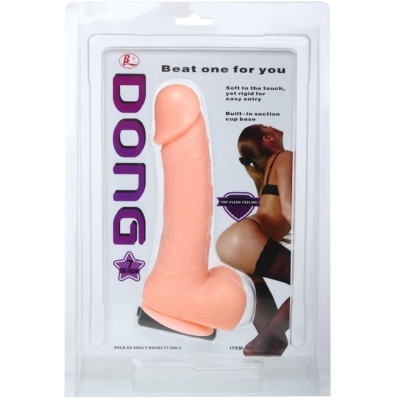 Dildo cor pele com ventosa branca, embalagem transparente com texto e imagem de modelo