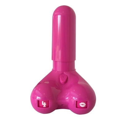 Produto plástico cor-de-rosa com formato sugestivo e dois painéis com símbolos