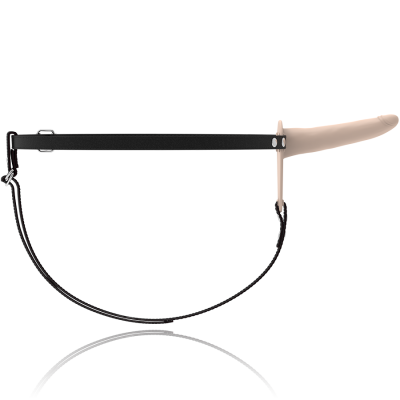 Cinto preto ajustável com objeto alongado cor de pele e corda preta