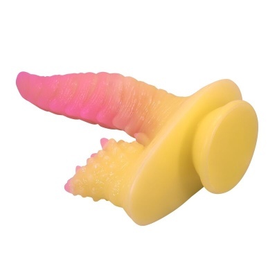 Objeto plástico amarelo e rosa com duas pontas texturizadas e base plana