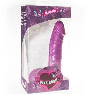 Vibrador roxo em caixa transparente com texto DILDORAMA e PINK ROOM