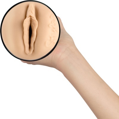 Masturbador masculino de silicone cor pele com textura realista e palavra 'ORAL SEX'
