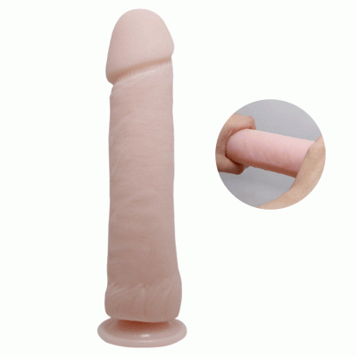 Dildo cor de pele com ventosa na base e detalhe de flexibilidade