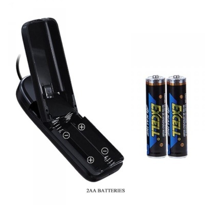 Carregador de baterias AA preto com duas pilhas Excell AA ao lado