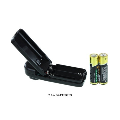 Carregador preto para 2 pilhas AA com duas pilhas AA ao lado