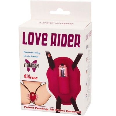 Embalagem do produto LOVE RIDER com objeto de silicone vermelho e prata e alças pretas