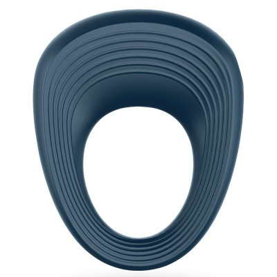 Anel azul escuro com texturas concêntricas em fundo branco