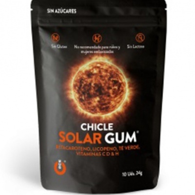 Embalagem preta de chiclete Solar Gum com imagem do sol e texto informativo