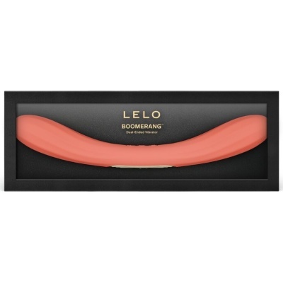 Vibrador duplo cor de salmão na caixa preta com texto dourado