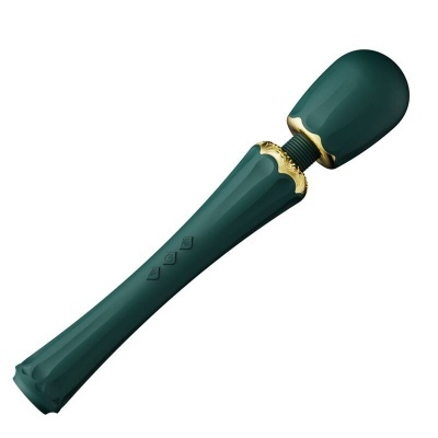 Vibrador verde escuro com detalhes dourados em fundo branco
