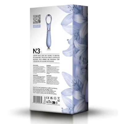 Embalagem branca com imagens florais e massageador corporal azul claro N3