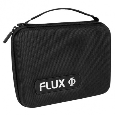 Estojo preto com alça e logotipo FLUX Φ