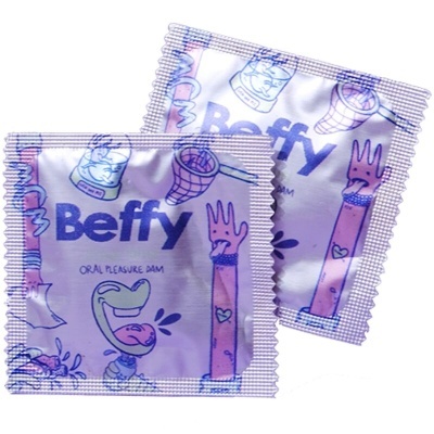dois preservativos embalados com ilustrações e textos Beffy e ORAL PLEASURE DAM