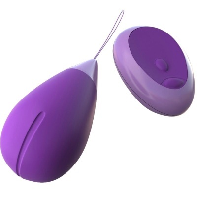 Dispositivo eletrônico lilás e roxo com controle remoto redondo e cabo fino.