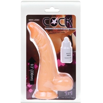 Dildo realista cor de pele com base de sucção numa embalagem com texto e um frasco pequeno ao lado