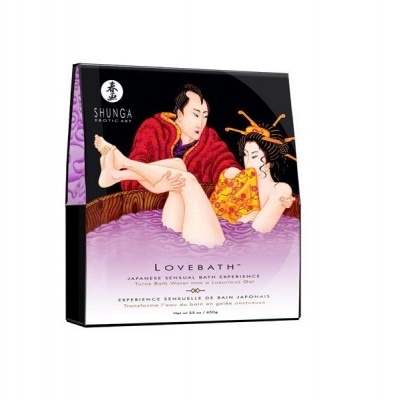Embalagem do produto LOVE BATH da SHUNGA com ilustração de casal em banho sensual