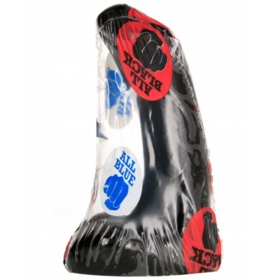 Produto inflável preto com etiquetas vermelhas e azuis em embalagem transparente.