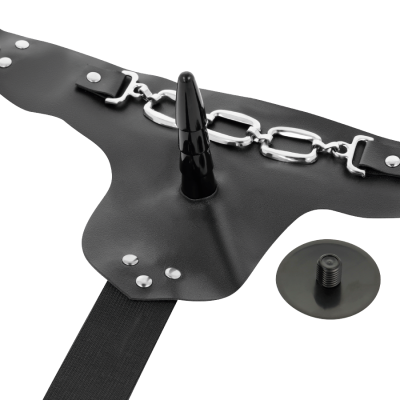 Arnês preto com corrente metálica e pino cónico