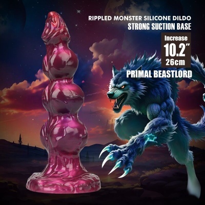 Dildo de silicone rosa metálico ondulado com base de sucção, texto promocional e monstro azul ao fundo