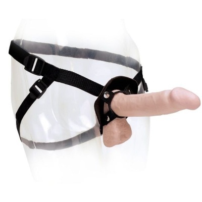 Cinta com prótese peniana bege e tiras negras num manequim transparente