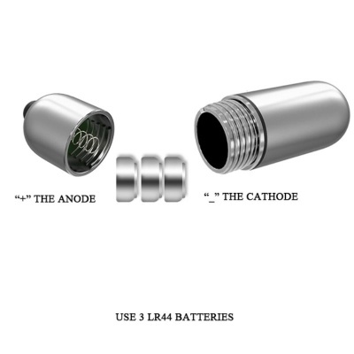 Objeto cilíndrico metálico desmontado com três pilhas LR44 no centro e texto explicativo