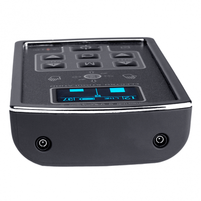 Comando remoto preto com display azul e botões táteis