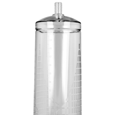 Garrafão de vidro transparente com tampa e gradações.