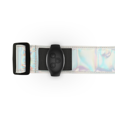 Cinto holográfico com peça central preta e fivela preta