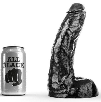 Dildo preto texturizado ao lado de uma lata com o texto ALL BLACK e imagem de punho