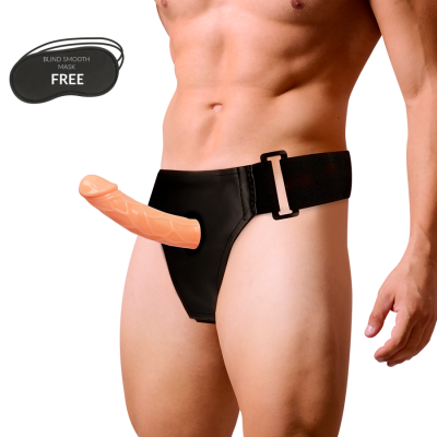 Arnês preto com dildo cor de pele e máscara preta para os olhos com texto