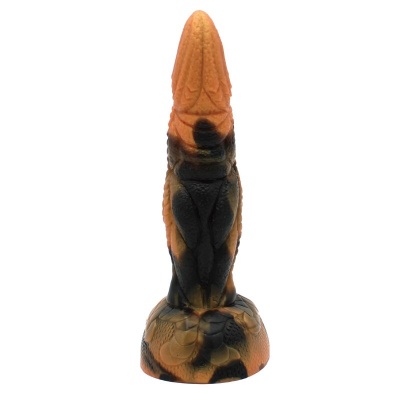 Escultura texturizada em cores laranja e preto com base larga.