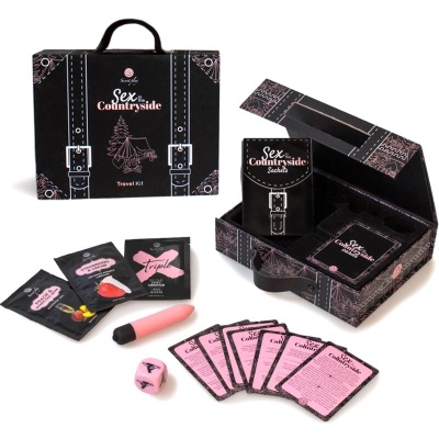 Kit Sex Countryside com embalagem preta tipo mala, cartas, pacotes coloridos, dado e vibrador rosa