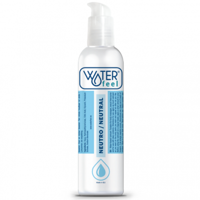 Frasco branco de produto WATER feel com rótulos azuis e tampa doseadora