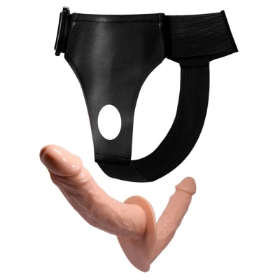 Cinta preta com penetração dupla em silicone cor pele.