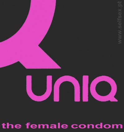 Logotipo da marca uniq com texto the female condom em rosa sobre fundo preto