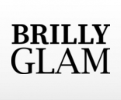 Texto 'BRILLY GLAM' em fundo branco