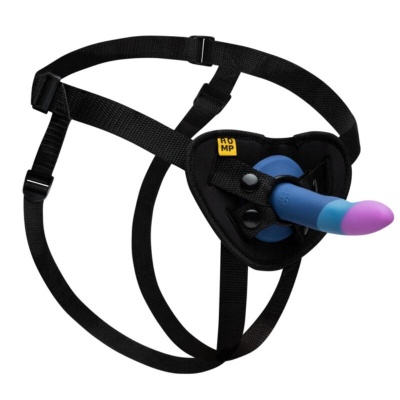 arnés de cinta preto com dildo azul e rosa e etiqueta amarela
