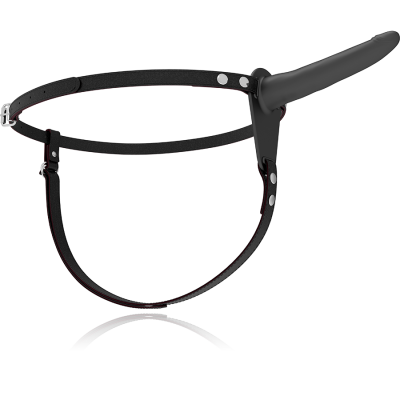 Cinta peniana preta com dildo e cinto ajustável sobre fundo branco