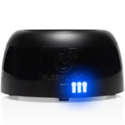 Dispositivo preto arredondado com luz azul e logótipo masculino 'FLESHLIGHT'