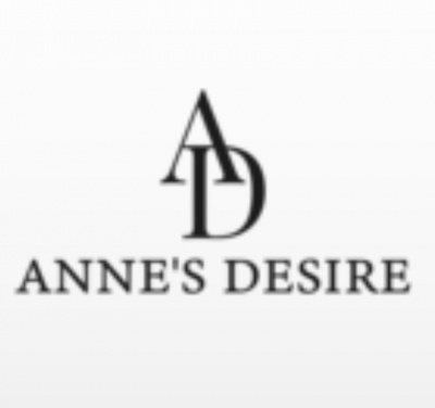 Logótipo preto com as letras AD e o texto ANNE'S DESIRE em fundo branco
