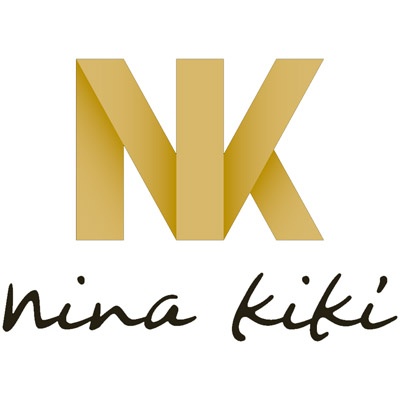 Logotipo com letras 'NK' douradas e texto 'nina kiki' em preto cursivo